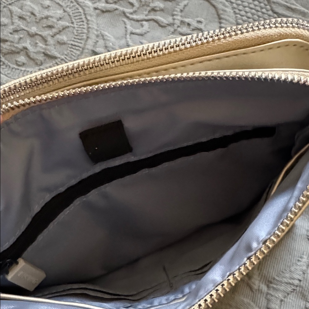 IHKWIP The City Chic Double Entry Crossbody - Gold - Picture 3 of 9